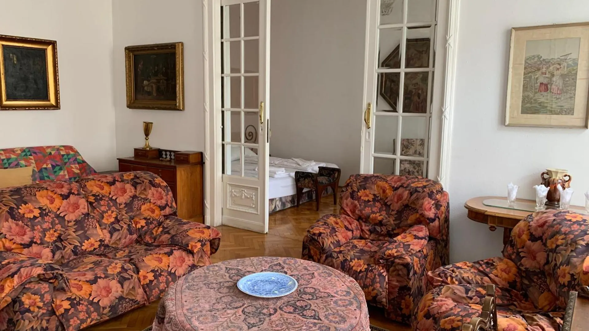 Libra Grande Venetian Style Apartment Budapest