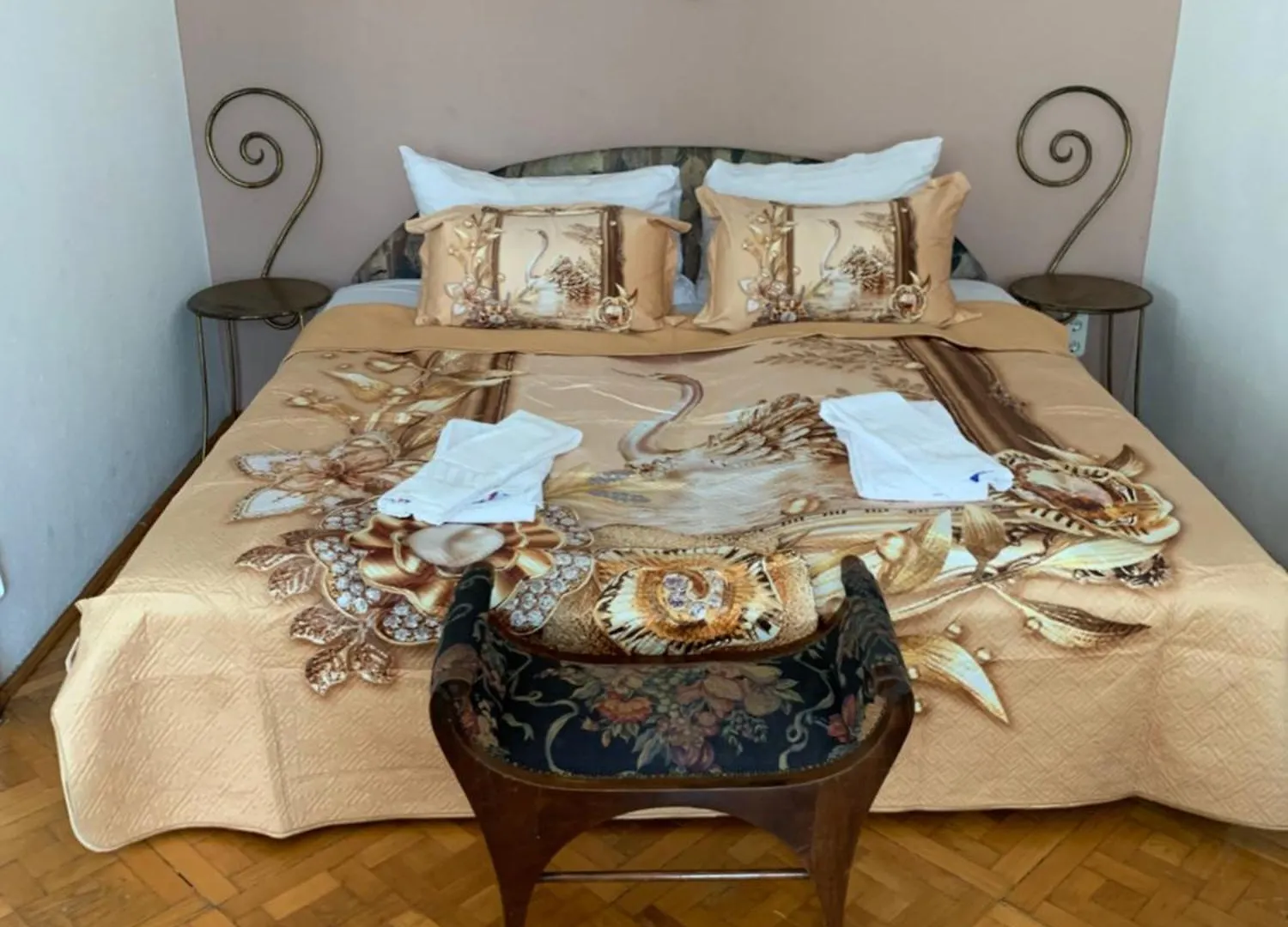 Libra Grande Venetian Style Apartment Budapest